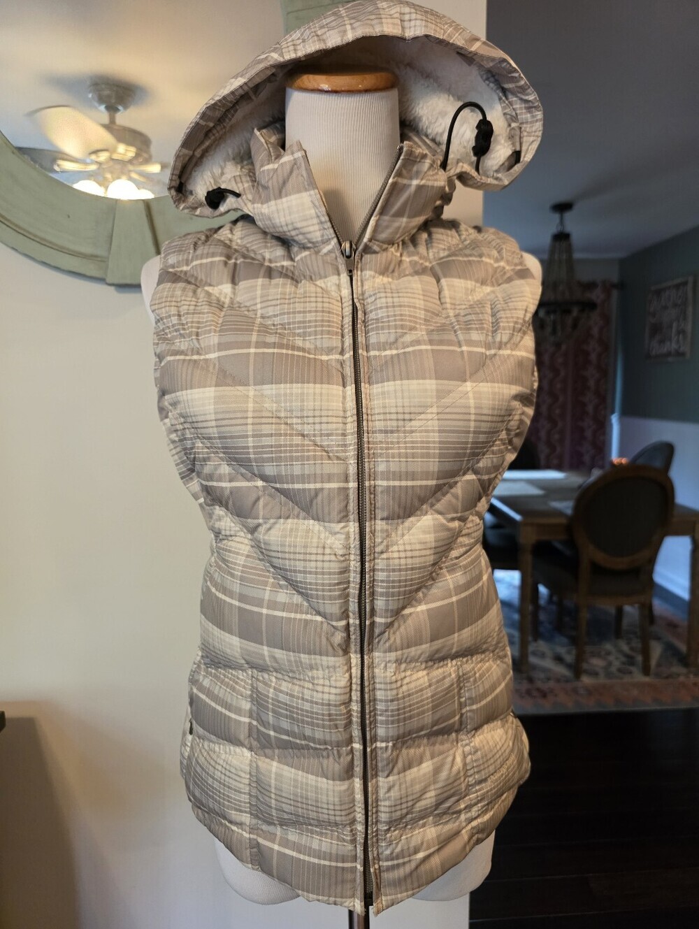 Patagonia Women's Size XS Goose Down Puffer Vest Jacket Plaid Full Zip Hooded